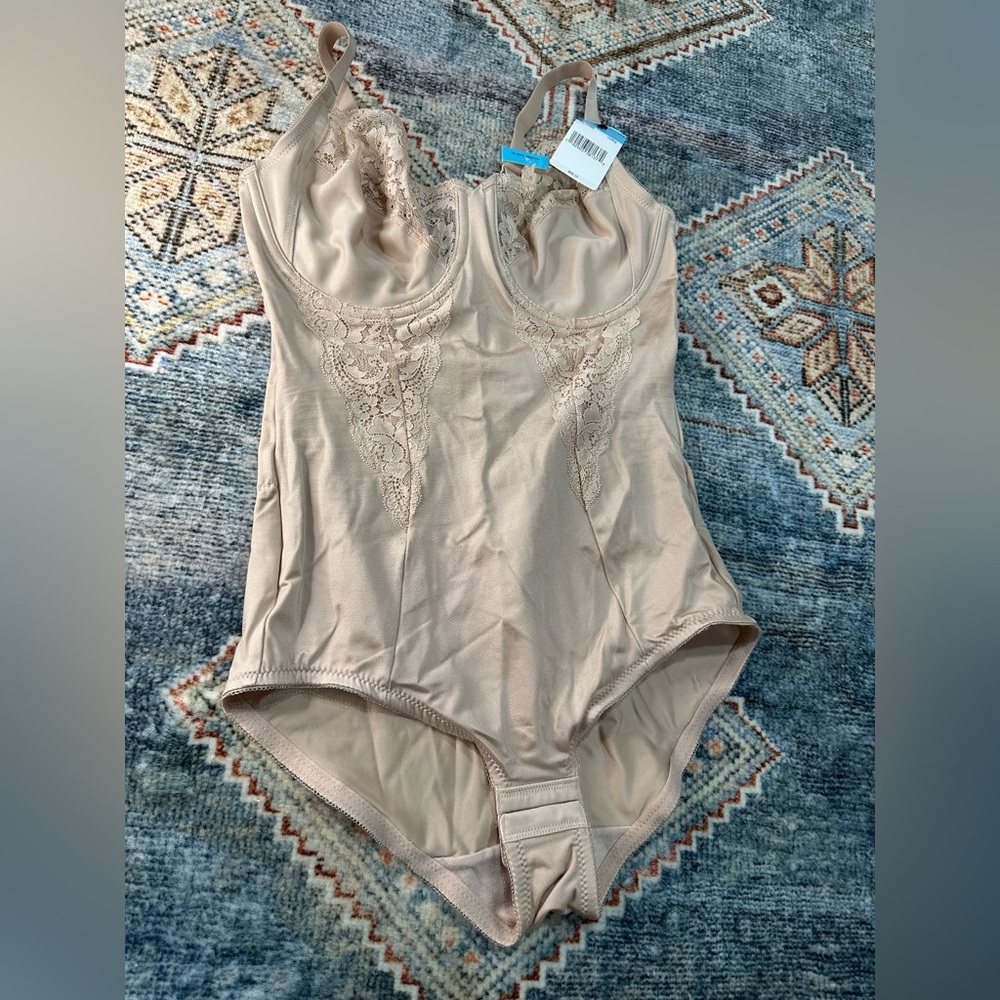 Maidenform‎ Beige Lace Bodysuit
